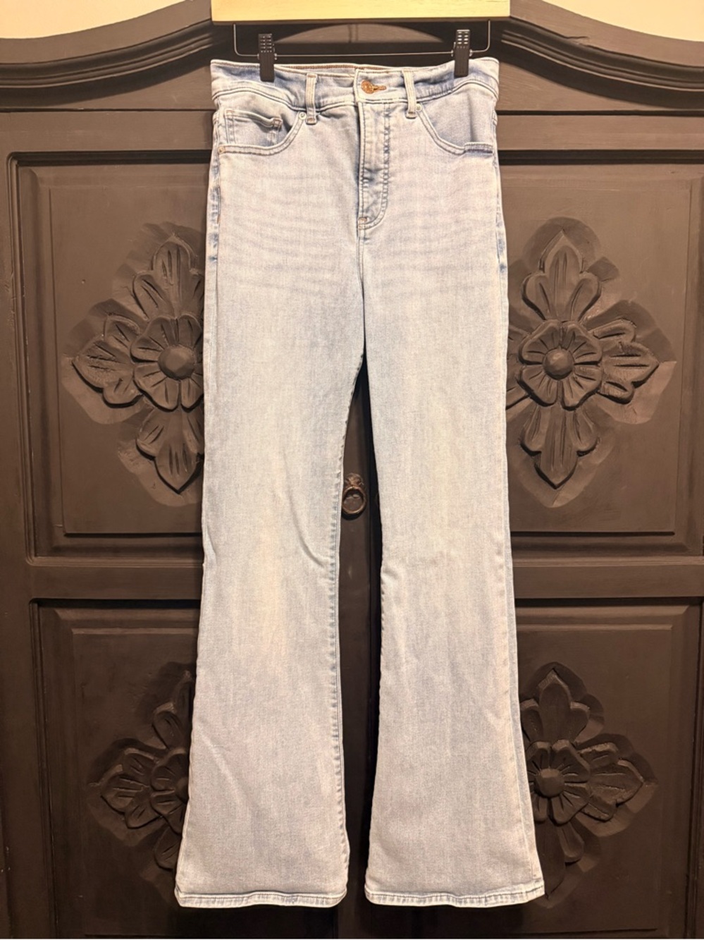 Express Light Wash Women's Flare Jeans - Classic High-Rise
8R